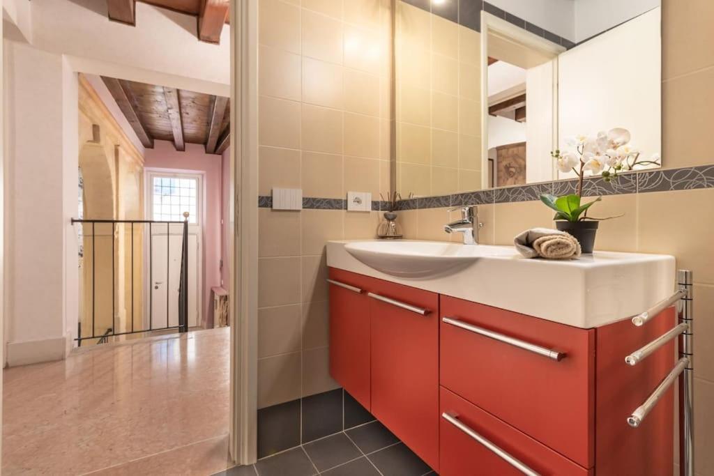 Residenza Angels @Piazzadelleerbe Apartment เวโรนา ภายนอก รูปภาพ